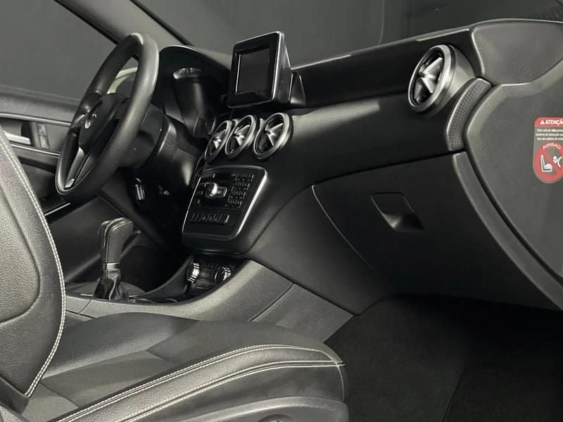 Usado Mercedes A180 Style 109 HP (80 kW) 2016 Cinzento
