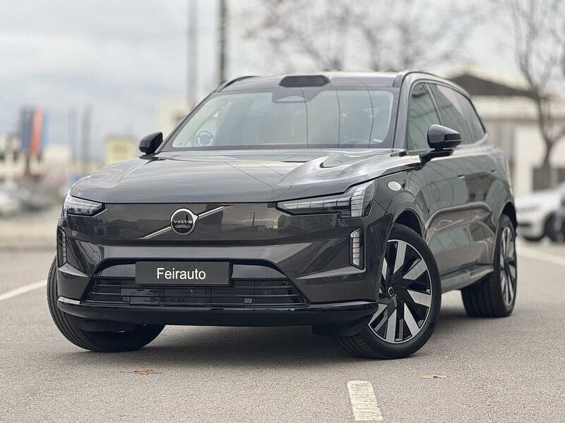 Cinzento Novo 2025 Volvo EX90 SUV | € 93.500 - Imagem 1/4