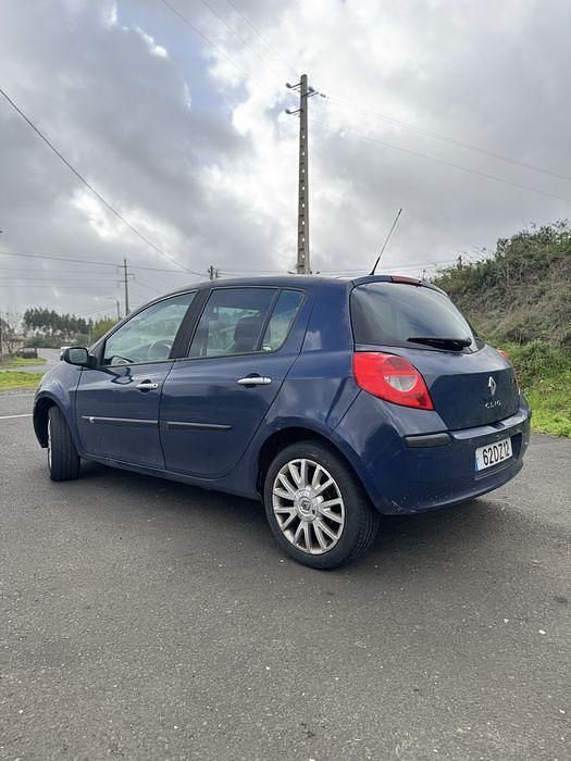 Usado Renault Clio II 75 HP (55 kW) 2007 Sedan