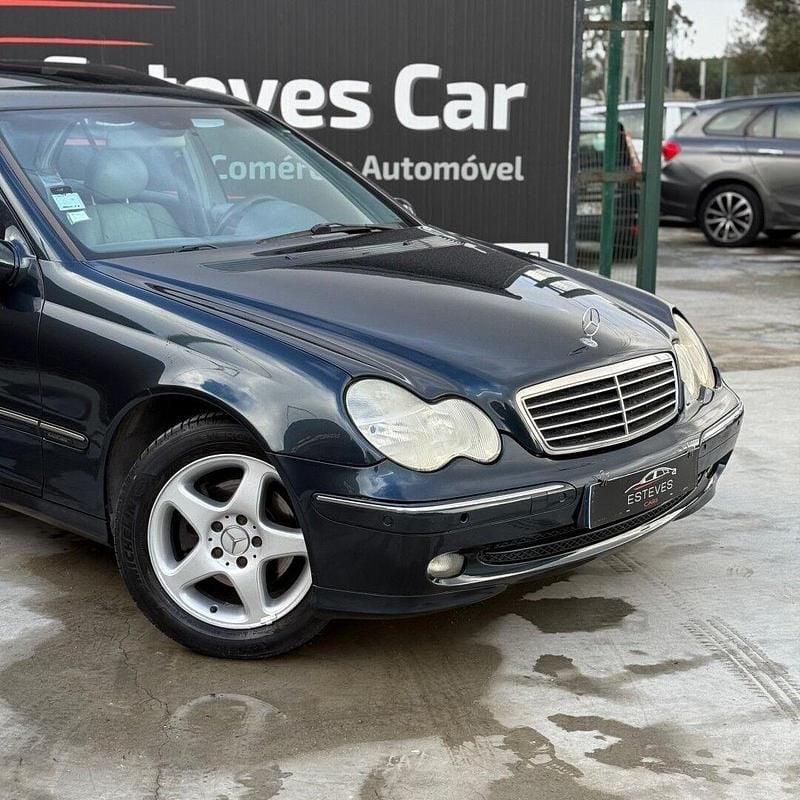 Usado Mercedes C180 Avantgarde 143 HP (105 kW) 2003 Azul Sedan