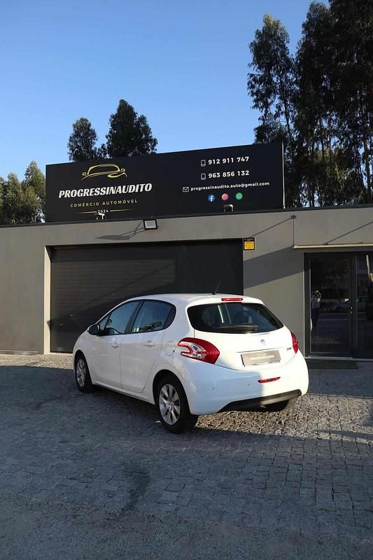 Usado Peugeot 208 82 HP (60 kW) 2013 Branco Citadino