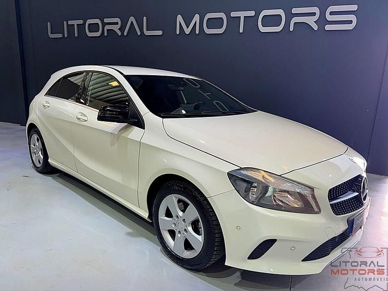Usado Mercedes A180 Edition 122 HP (89 kW) 2017 Branco Sedan