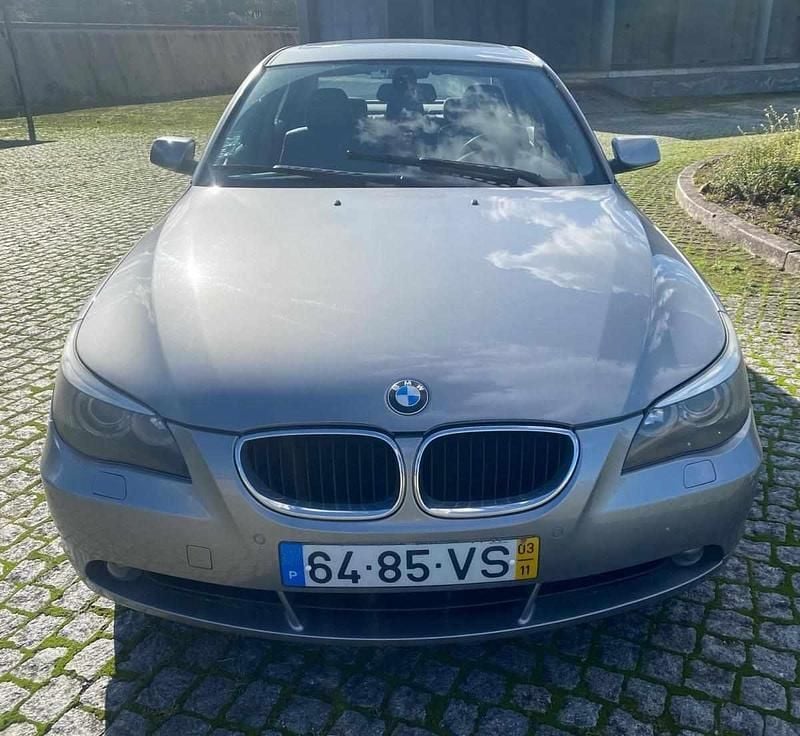 Cinzento Usado 2003 BMW 530 Sedan | € 9.850 (Preço justo) - Imagem 1/4