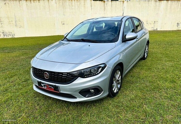 Cinza Usado 2017 Fiat Tipo Lounge Sedan | € 15.650 - Imagem 1/1