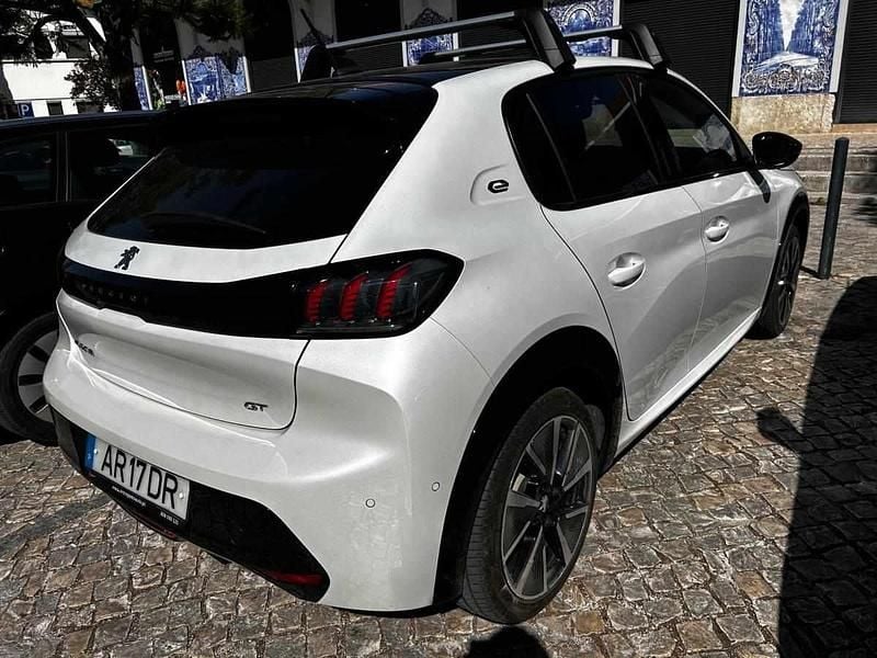 Branco Usado 2022 Peugeot e-208 Citadino | € 17.500 (Preço justo) - Imagem 1/4