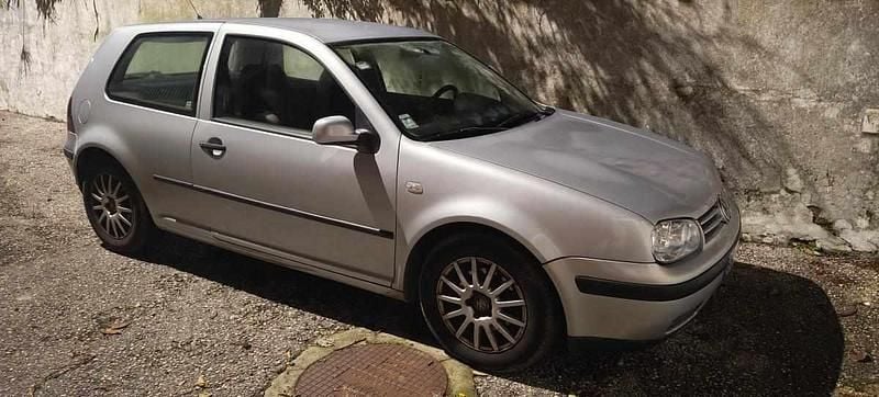 Usado VW Golf IV 110 HP (80 kW) 2002 Cinzento Citadino