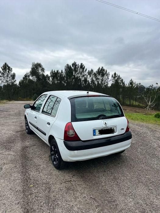 Usado Renault Clio II 60 HP (44 kW) 2003 Sedan