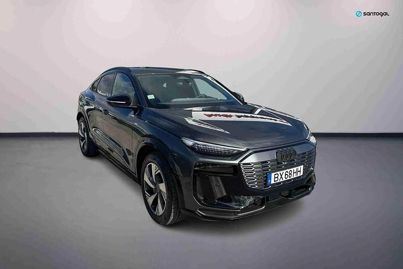 Cinzento Novo 2025 Audi Q6 Sportback e-tron Performance SUV | € 75.990 - Imagem 1/4
