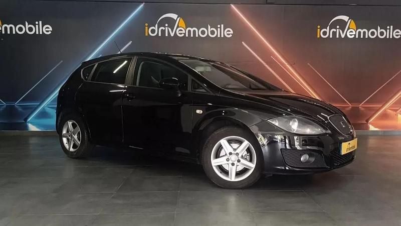 Usado Seat Leon Reference 90 HP (66 kW) 2012 Preto Citadino