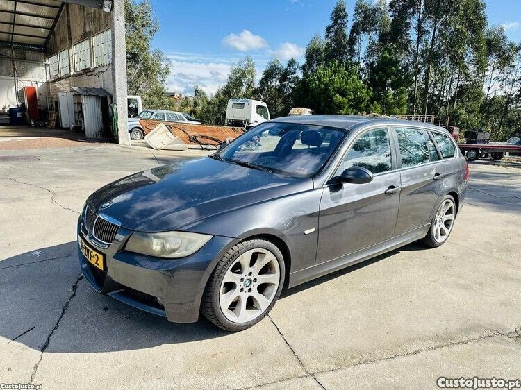 Cinza Usado 2006 BMW 330 | € 3.500 - Imagem 1/1