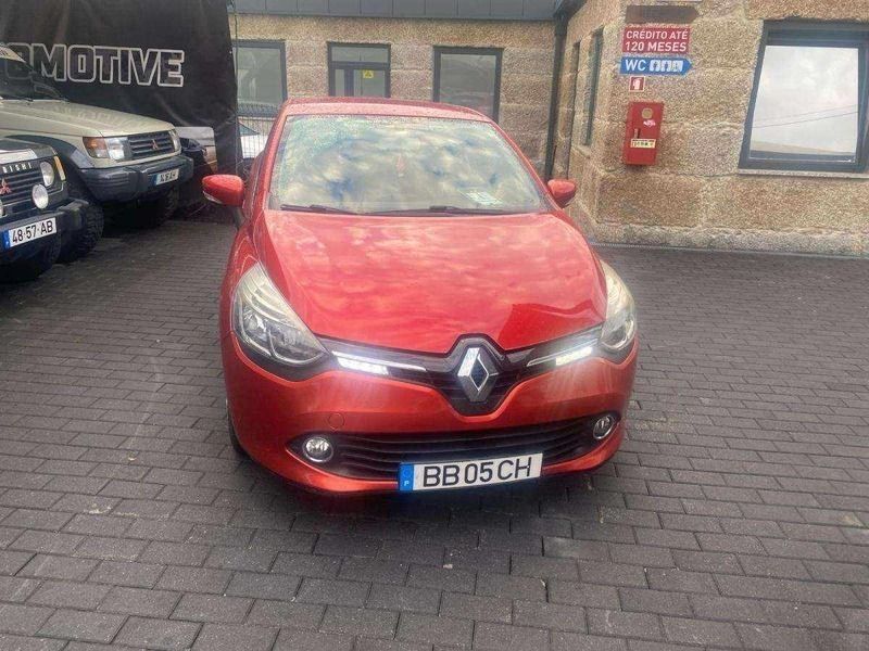 Usado Renault Clio IV 90 HP (66 kW) 2014 Vermelho Citadino