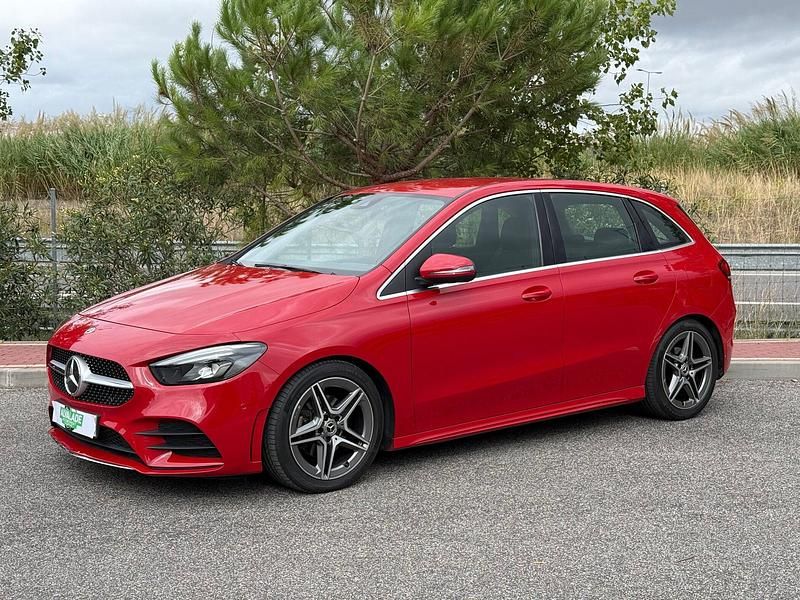 Vermelho Usado 2019 Mercedes B180 AMG line Monovolume | € 22.980 (Bom preço) - Imagem 1/4