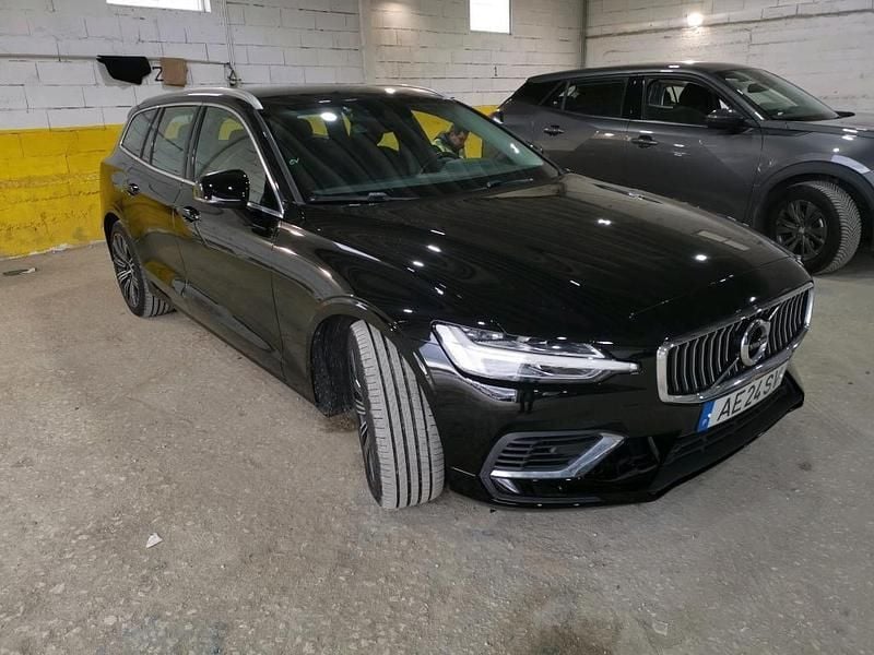 Usado Volvo V60 340 HP (250 kW) 2020 Preto Carrinha
