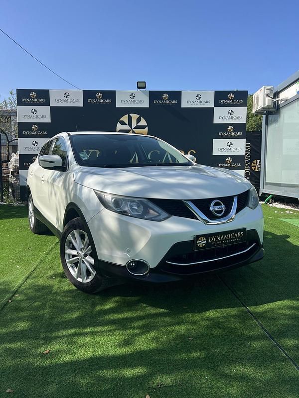 Usado Nissan Qashqai Tekna 109 HP (80 kW) 2015 Branco SUV
