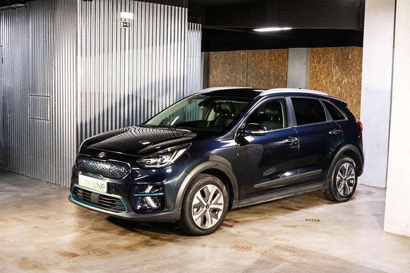 Azul Usado 2021 Kia e-Niro SUV | € 21.900 (Preço justo) - Imagem 1/4