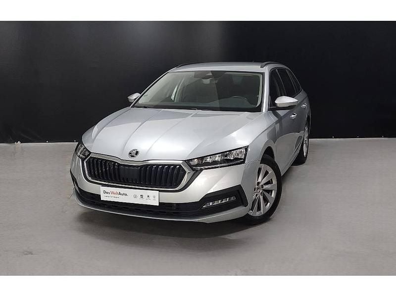 Cinzento Usado 2024 Skoda Octavia Carrinha | € 27.490 - Imagem 1/4