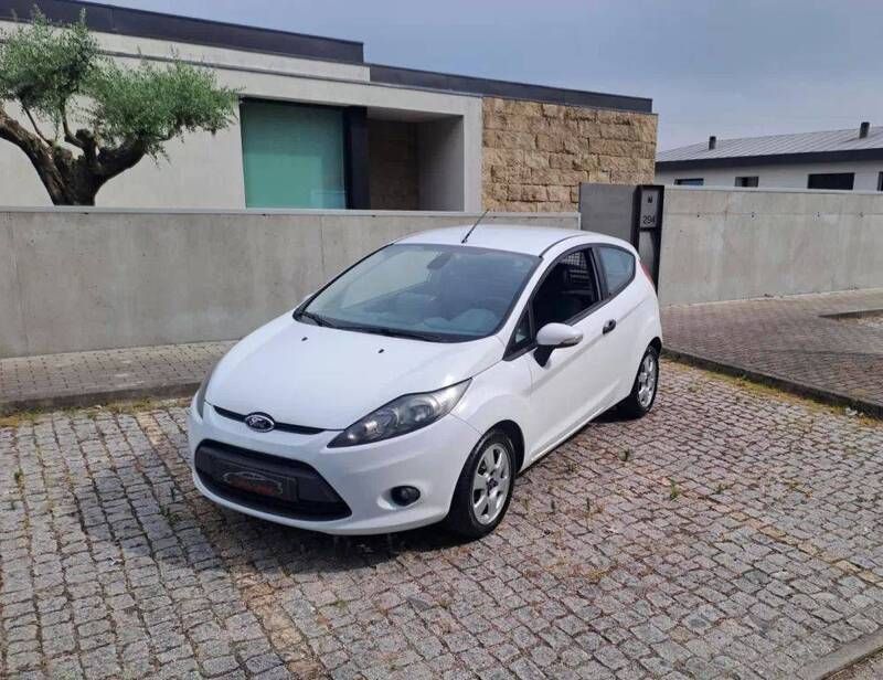 Branco Usado 2009 Ford Fiesta Citadino | € 4.990 (Preço justo) - Imagem 1/4