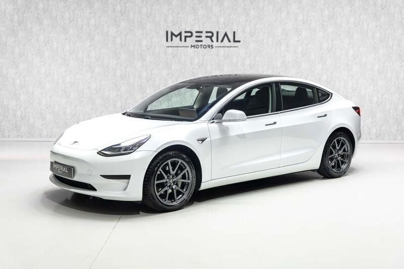 Branco Usado 2020 Tesla Model 3 Standard Range Plus Sedan | € 24.450 (Preço justo) - Imagem 1/4