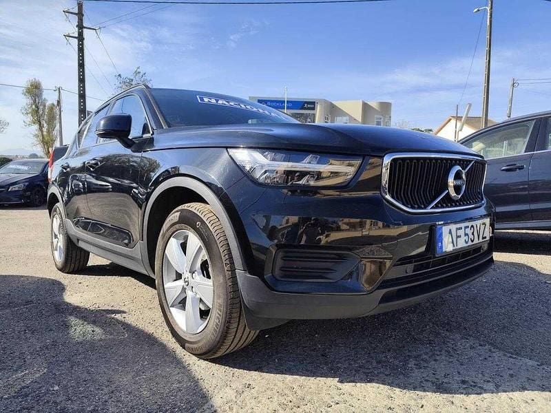 Preto Usado 2021 Volvo XC40 Momentum SUV | € 20.900 (Preço justo) - Imagem 1/4