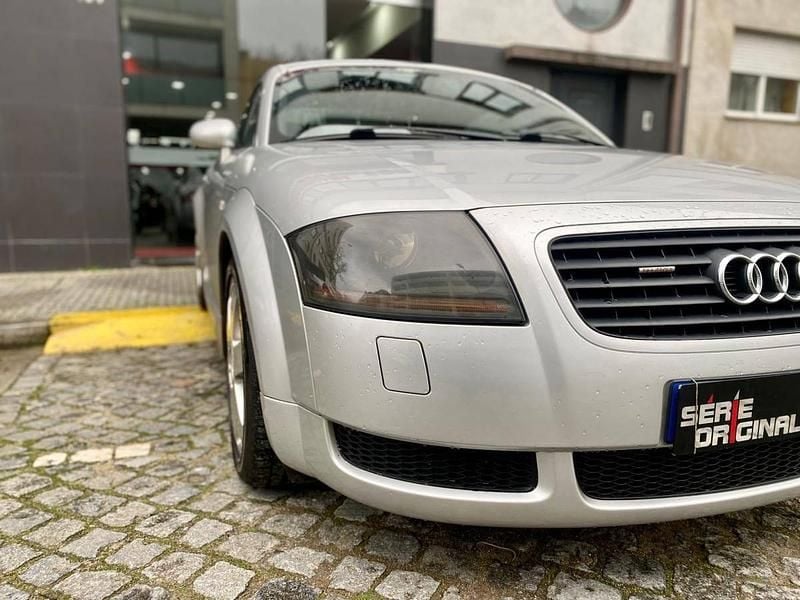 Usado Audi TT 180 HP (132 kW) 2000 Cinzento Coupé