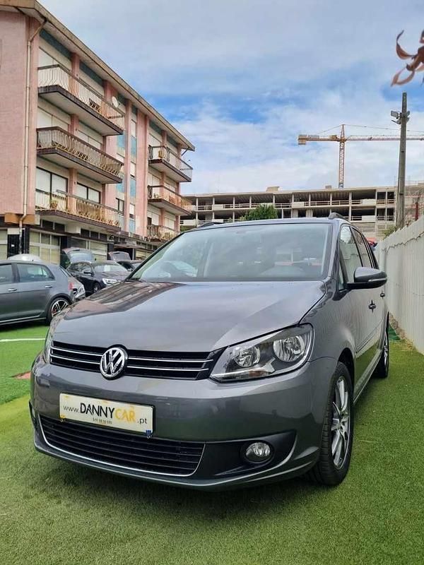 Usado VW Touran 105 HP (77 kW) 2014 Cinzento Monovolume