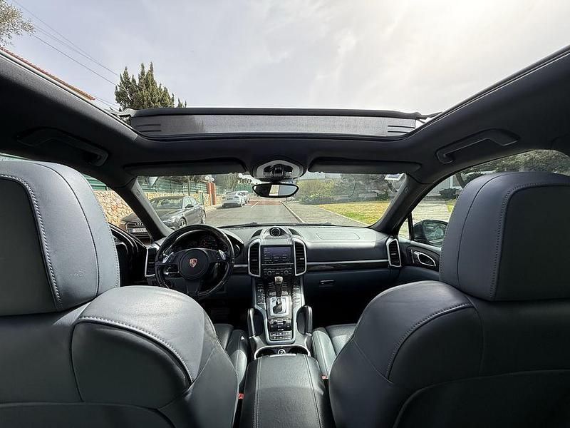 Usado Porsche Cayenne 180 HP (132 kW) 2012 SUV