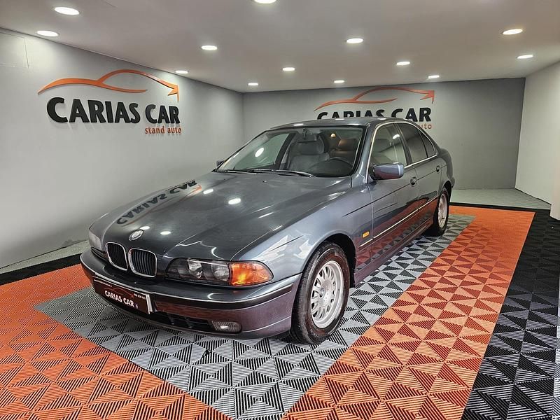 Cinza Usado 1998 BMW 525 Sedan | € 5.990 - Imagem 1/4