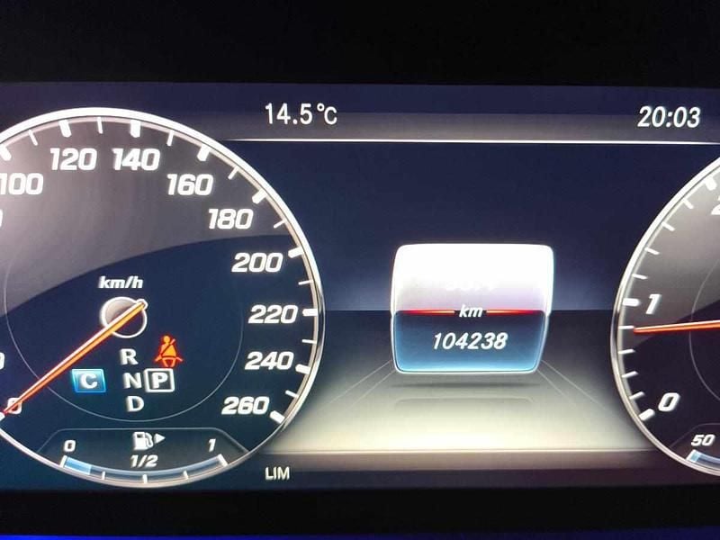 Usado Mercedes E220 194 HP (142 kW) 2018 Cinzento Coupé