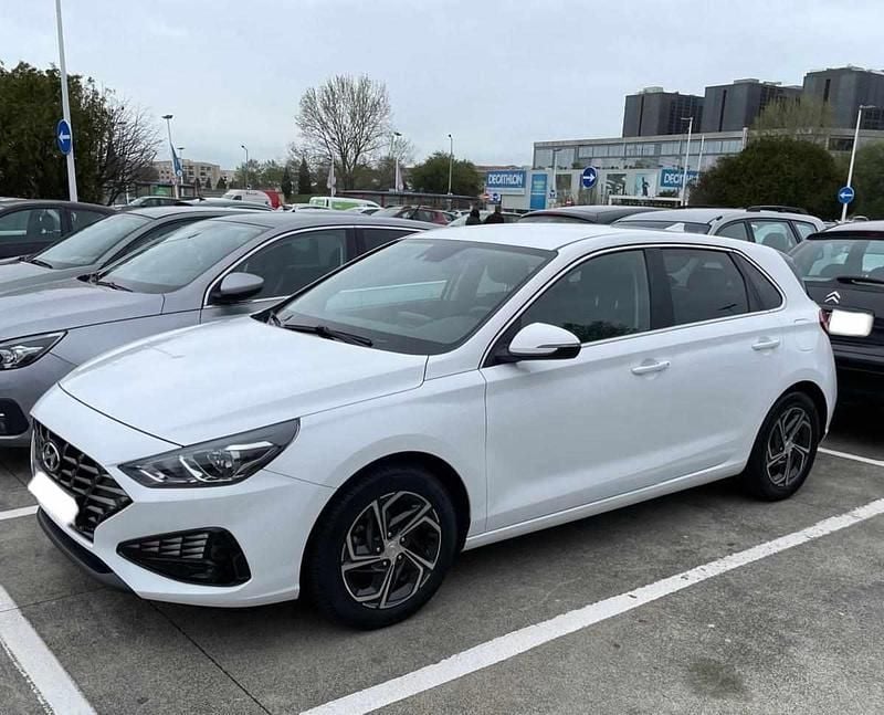 Usado Hyundai i30 120 HP (88 kW) 2021 Branco Citadino