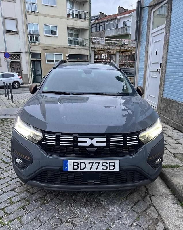 Cinzento Usado 2023 Dacia Jogger | € 15.000 (Super Preço) - Imagem 1/4