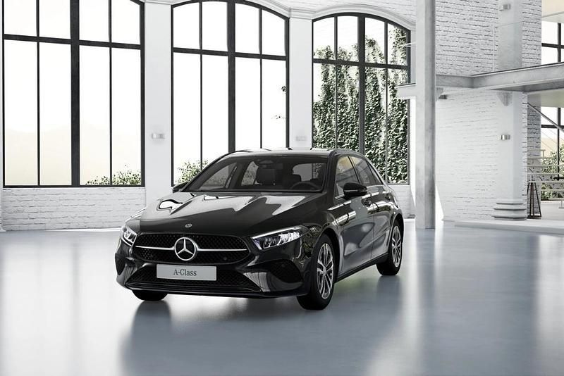 Preto Novo 2025 Mercedes A250 Citadino | € 48.725 (Preço justo) - Imagem 1/4
