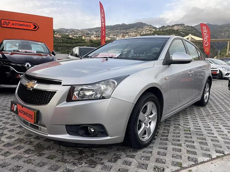 Usado Chevrolet Cruze LS 113 HP (83 kW) 2010 Cinza prata Monovolume
