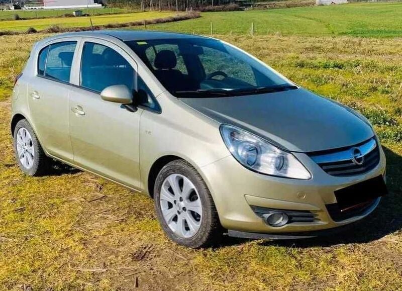 Usado Opel Corsa 75 HP (55 kW) 2009 Sedan