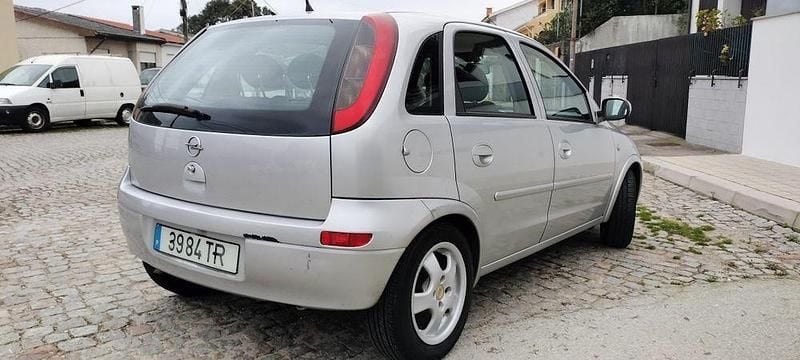 Usado Opel Corsa Comfort 75 HP (55 kW) 2002 Citadino