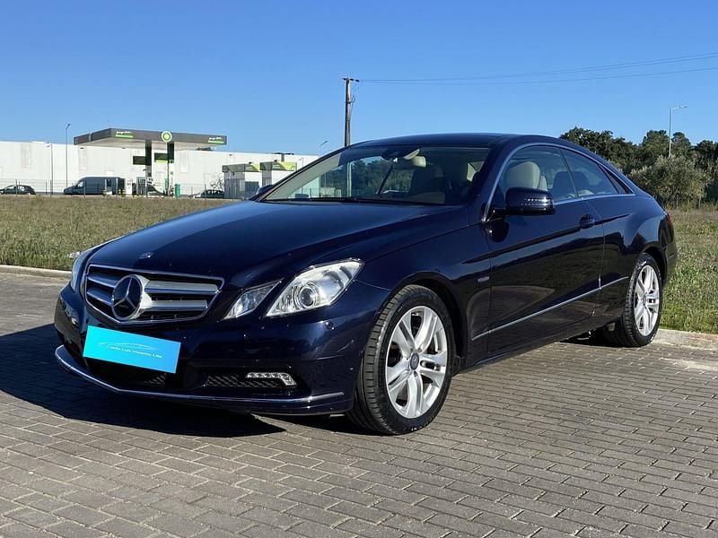 Azul Usado 2010 Mercedes E250 Coupé | € 15.250 (Preço justo) - Imagem 1/4