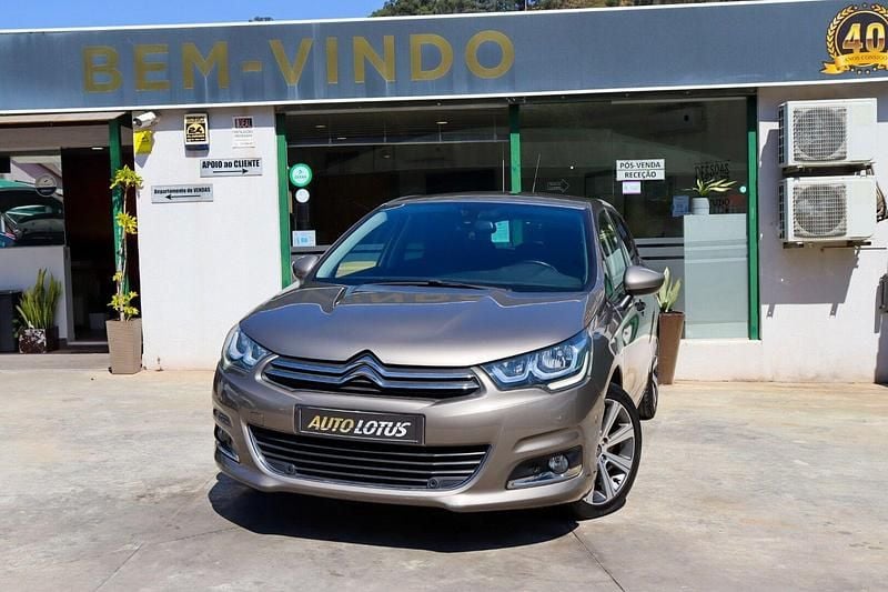 Cinzento Usado 2017 Citroën C4 PureTech Citadino | € 12.970 (Preço elevado) - Imagem 1/4
