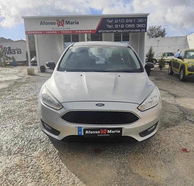 Cinza Usado 2017 Ford Focus Active Sedan | € 12.650 (Preço elevado) - Imagem 1/4