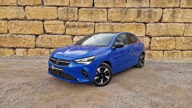 Azul Usado 2022 Opel Corsa-e Elegance Citadino | € 18.950 (Preço justo) - Imagem 1/4