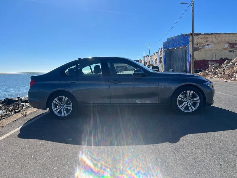 Usado BMW 318 Sport Line 143 HP (105 kW) 2015 Cinza Sedan