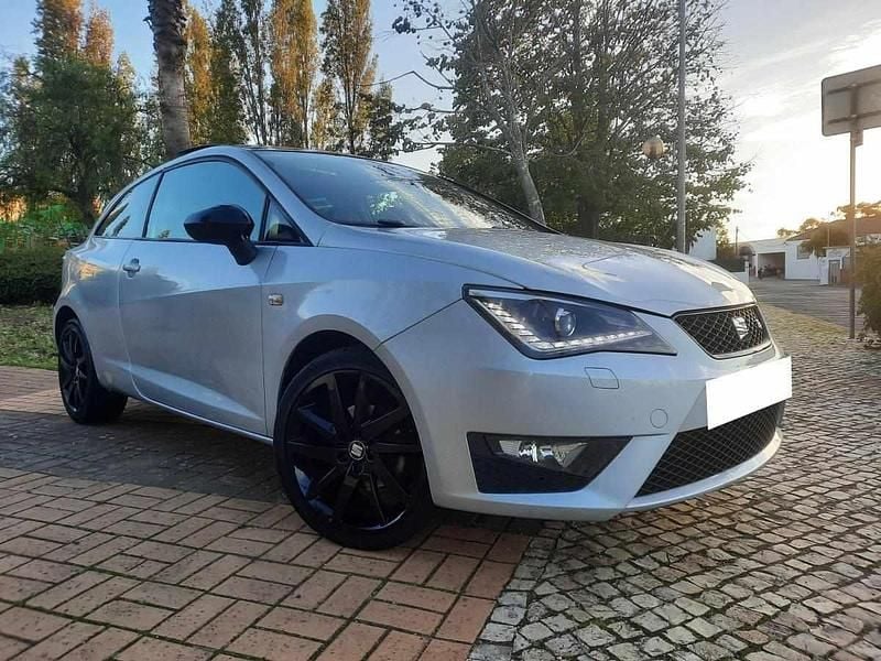 Usado Seat Ibiza 105 HP (77 kW) 2015 Cinzento Citadino