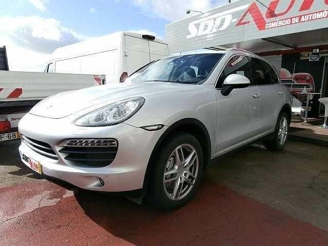 Cinzento Usado 2011 Porsche Cayenne SUV | € 30.000 - Imagem 1/4