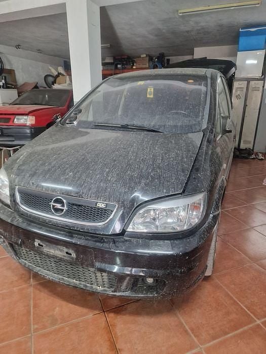 Usado 2004 Opel Zafira OPC Monovolume | € 1.100 - Imagem 1/4