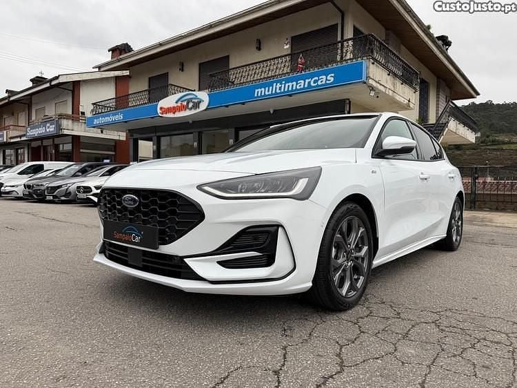 Branco Usado 2025 Ford Focus ST-Line Citadino | € 23.990 (Preço justo) - Imagem 1/1