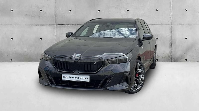 Cinza sophisto metalizada brilhante Usado 2024 BMW i5 Comfort Edition Sedan | € 58.946 - Imagem 1/4