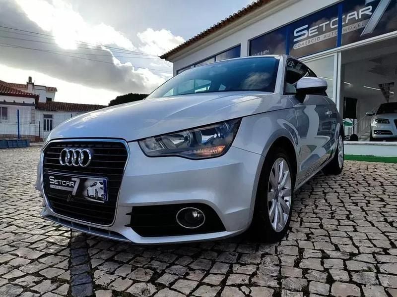 Usado Audi A1 105 HP (77 kW) 2010 Cinza prata Citadino