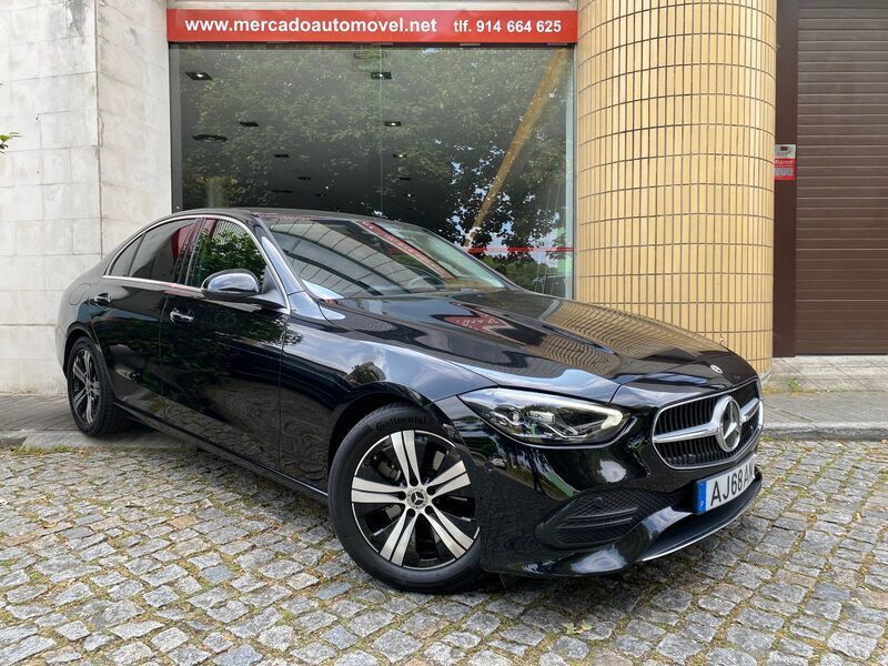 Preto Usado 2021 Mercedes C220 Avantgarde Sedan | € 36.900 (Preço justo) - Imagem 1/4