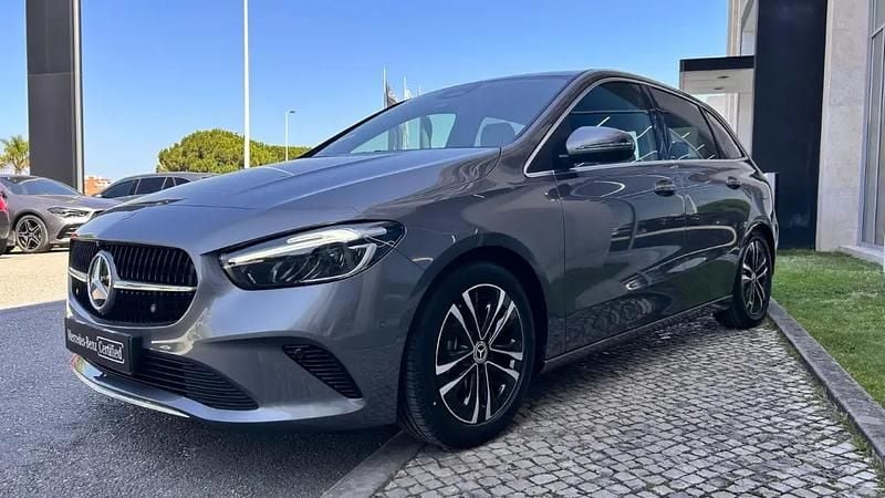Cinza mountain Novo 2025 Mercedes B180 Advanced Monovolume | € 45.800 - Imagem 1/4