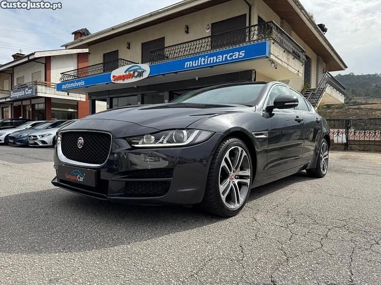 Verde Usado 2018 Jaguar XE R-Sport Sedan | € 22.990 (Preço justo) - Imagem 1/1