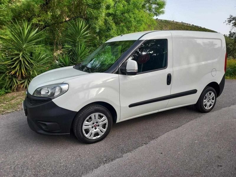 Branco Usado 2018 Fiat Doblò Monovolume | € 10.800 (Caro) - Imagem 1/4