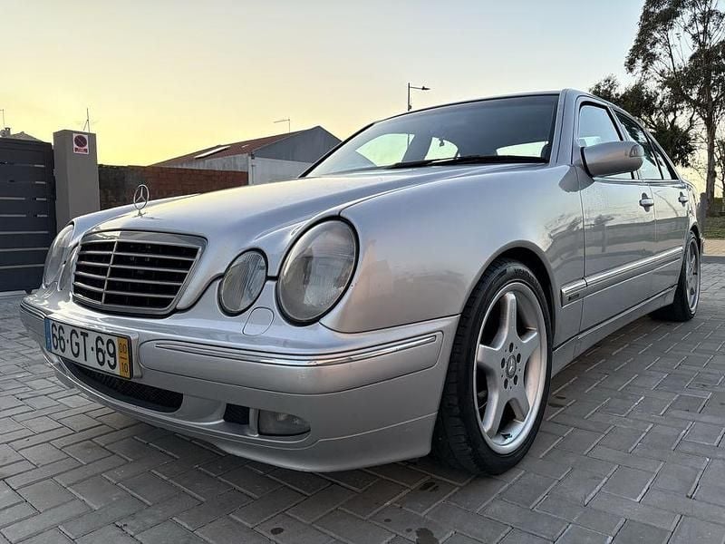 Usado 2000 Mercedes E240 Avantgarde Sedan | € 4.200 - Imagem 1/4